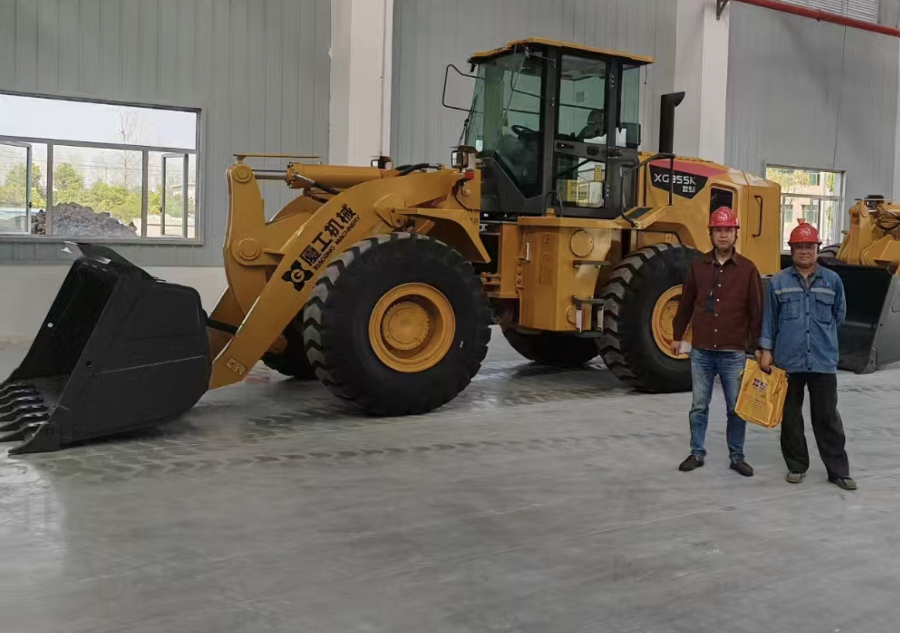 新車(chē)培訓(xùn)交接完畢，合影留念